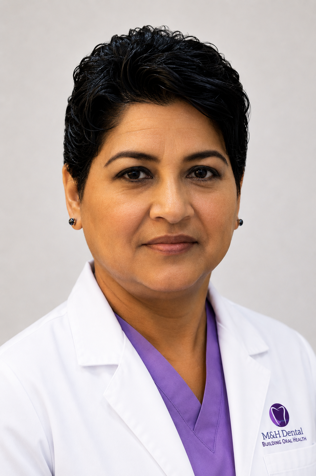 Dr. Martínez, Endodontics Specialist